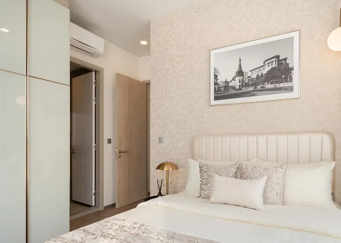Hampton Phayathai Apartment